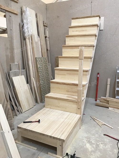Купить деревянную лестницы по индивидуальному проекту