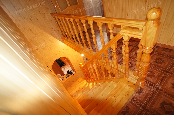 Межэтажные лестницы из сосны