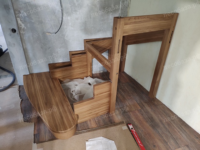 Монтаж лестницы из дуба