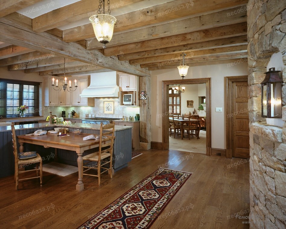 Деревянные балки в доме в стиле шале