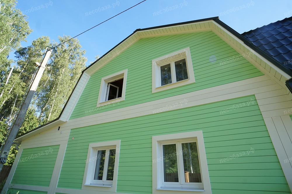 Фасад зелёного цвета,отделанный планкеном