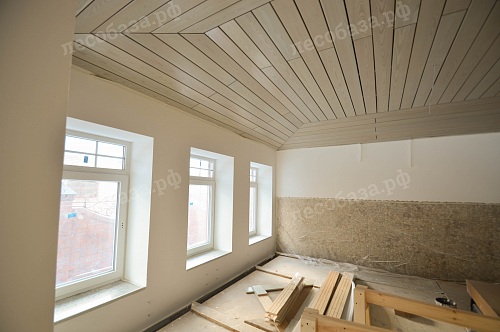 деревянный потолок из планкена