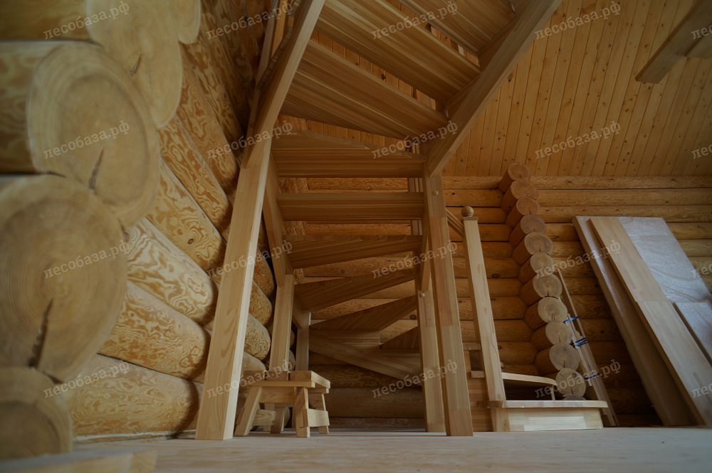 Лестница деревянная в дом