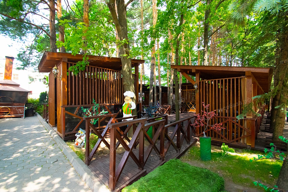 Кафе "Лакомка" в парке "Елочки"