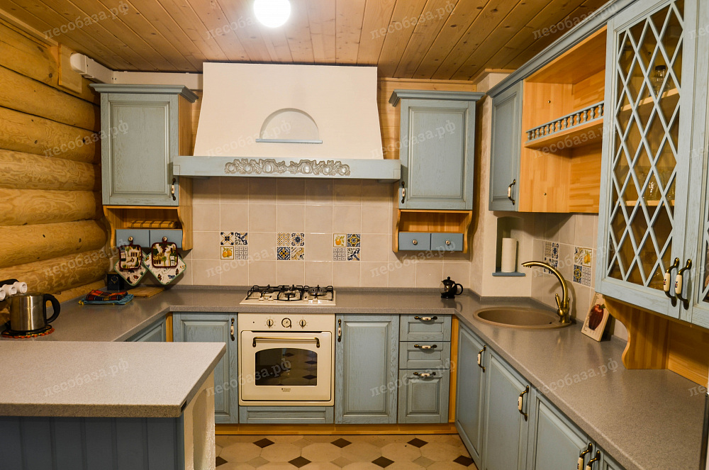 голубой кухонный гарнитур в интерьере