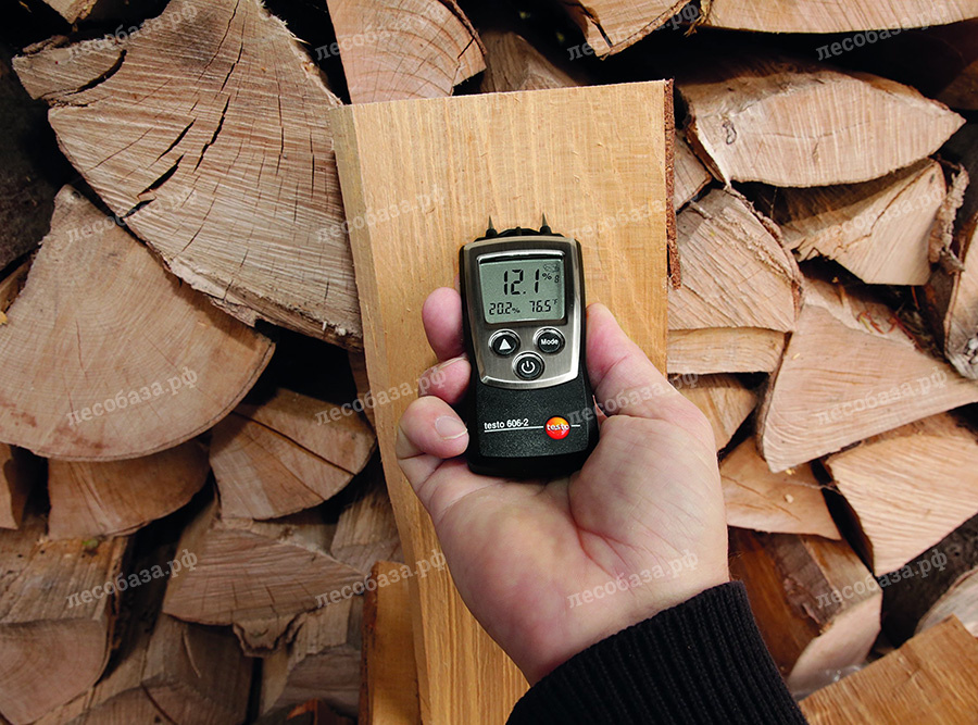 Фото 9. Электроприбор, позволяющий измерить процентную влажность древесины