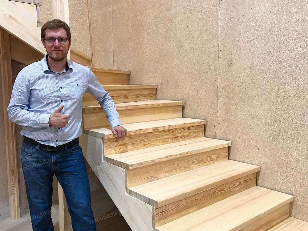 Деревянная лестница по проекту Павла Усманова