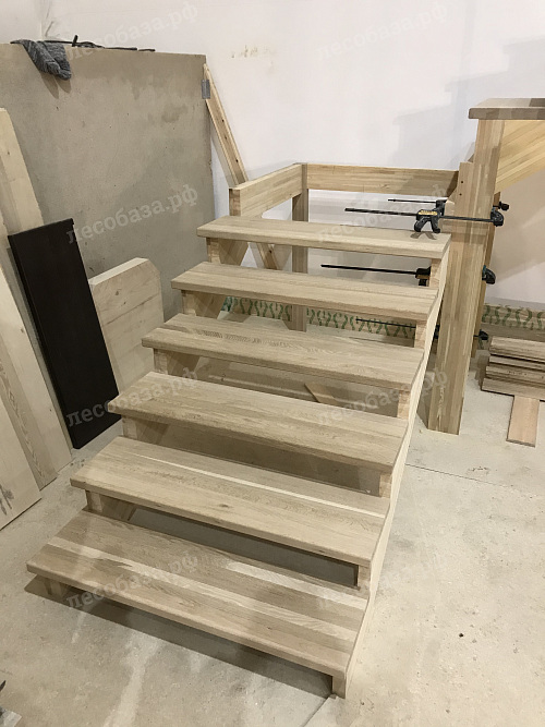 Деревянные ступени для лестницы