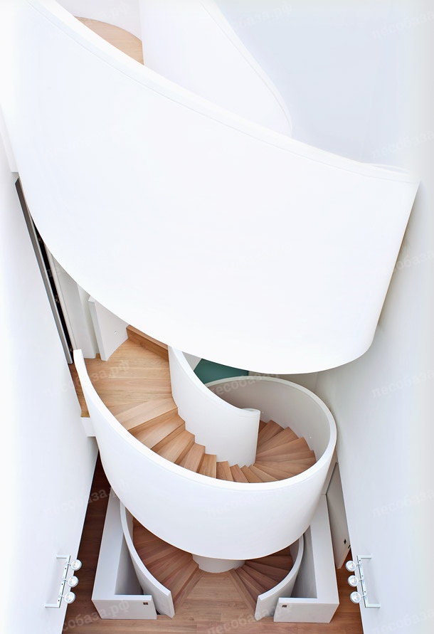 Гигантская лестница-главное украшение дома