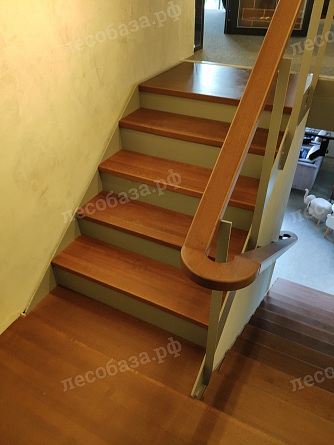 Лестница с обшивкой из ясеня