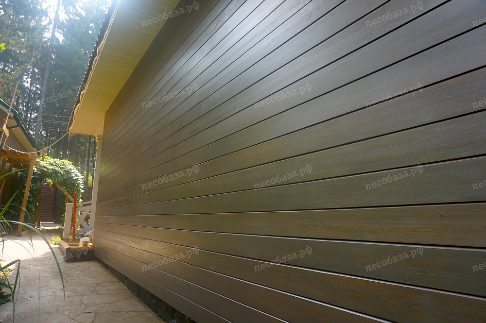Фасад из крашенного лиственничного планкена 