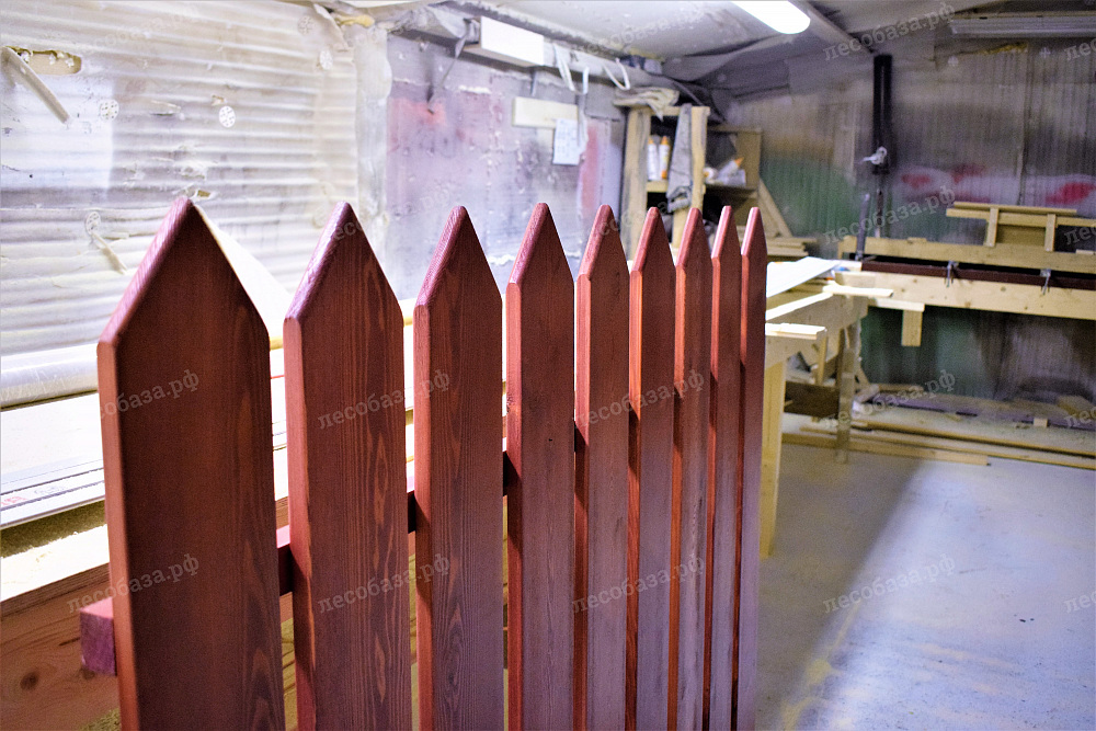 Деревянные декоративные заборы изготавливаются в столярной мастерской Лесобаза.рф