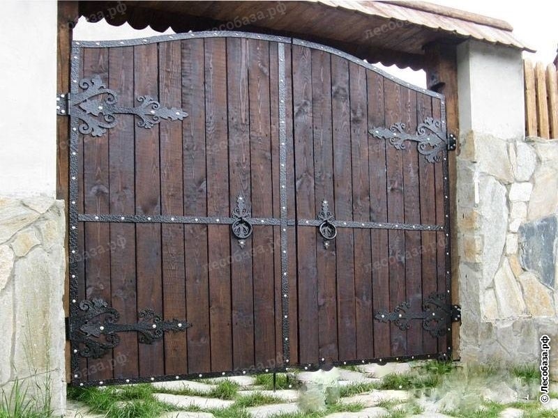 ворота в старинном стиле