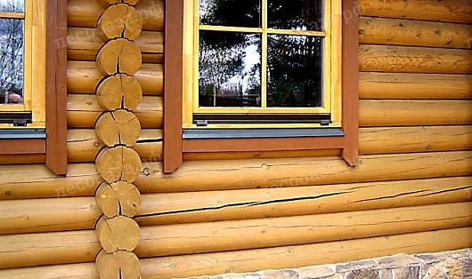трещины на деревянном доме