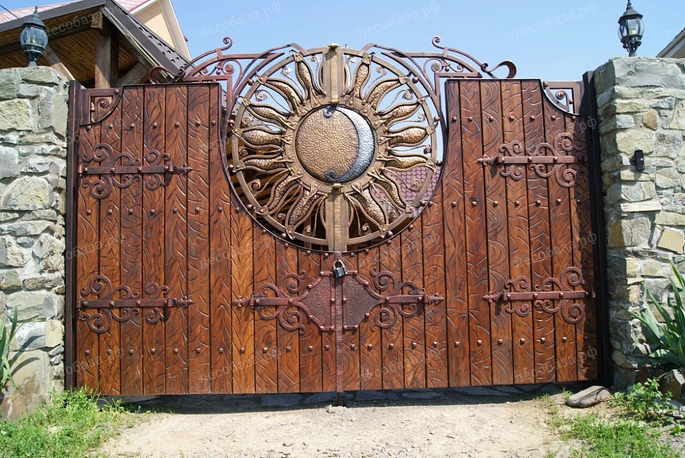 необычные ворота