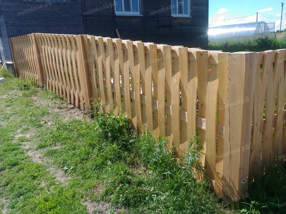 Деревянный забор для дачи из досок варианты фото