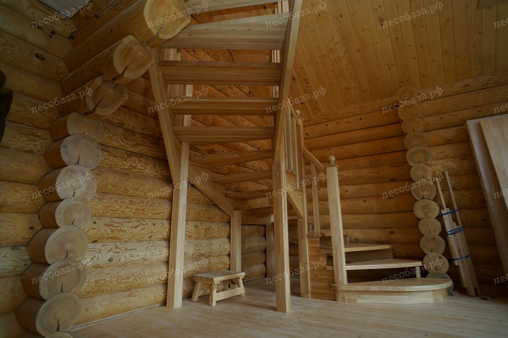 Лестница межэтажная в деревянном доме