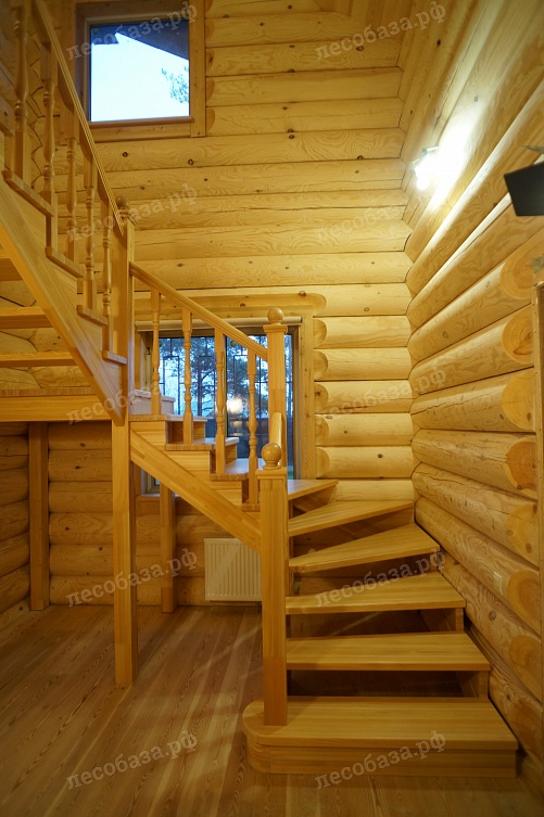 лестница из лиственницы с забежными ступенями