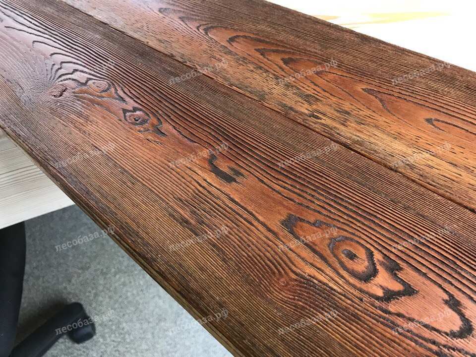 Состаривание, текстурирование древесины — сделать работу своими руками или доверить специалистам?