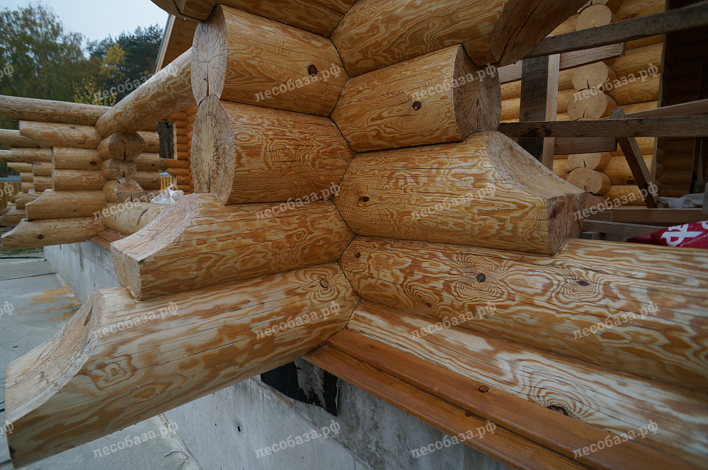 Обновляем и реставрируем лакокрасочное покрытие деревянного дома