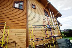 Фото обновляемого деревянного дома из клееного бруса