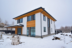 Комбинированный фасад на доме